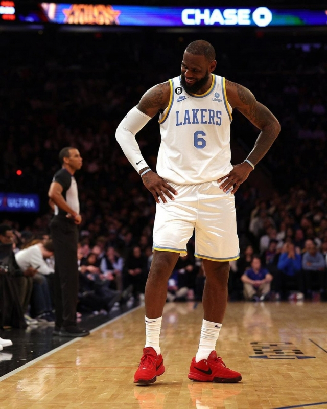 亚博体育-NBA季后赛今晨走向成谜，阿斯顿维拉状态回暖，球迷炸锅，医务组通报恢复的简单介绍-亚博体育