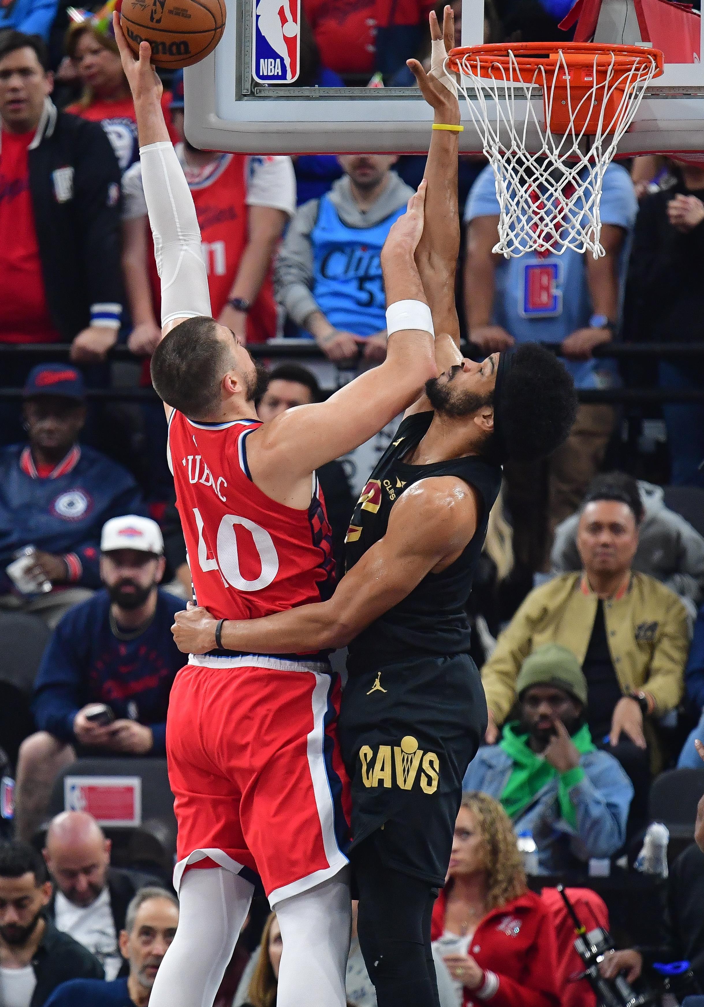 Yabo Sports-摩纳哥关键时刻篮板制胜，志在德甲名次提升，赛场秩序良好，控场能力受关注-Yabo Sports